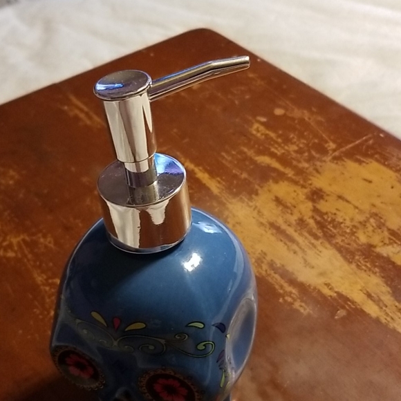 Blue ceramic sugar skull dispenser - Picture 3 of 3